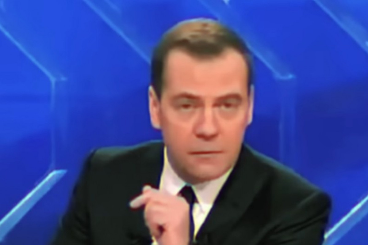 Medveděv navrhl přejmenovat Ukrajinu na „Prasečí Banderovskou Říši“