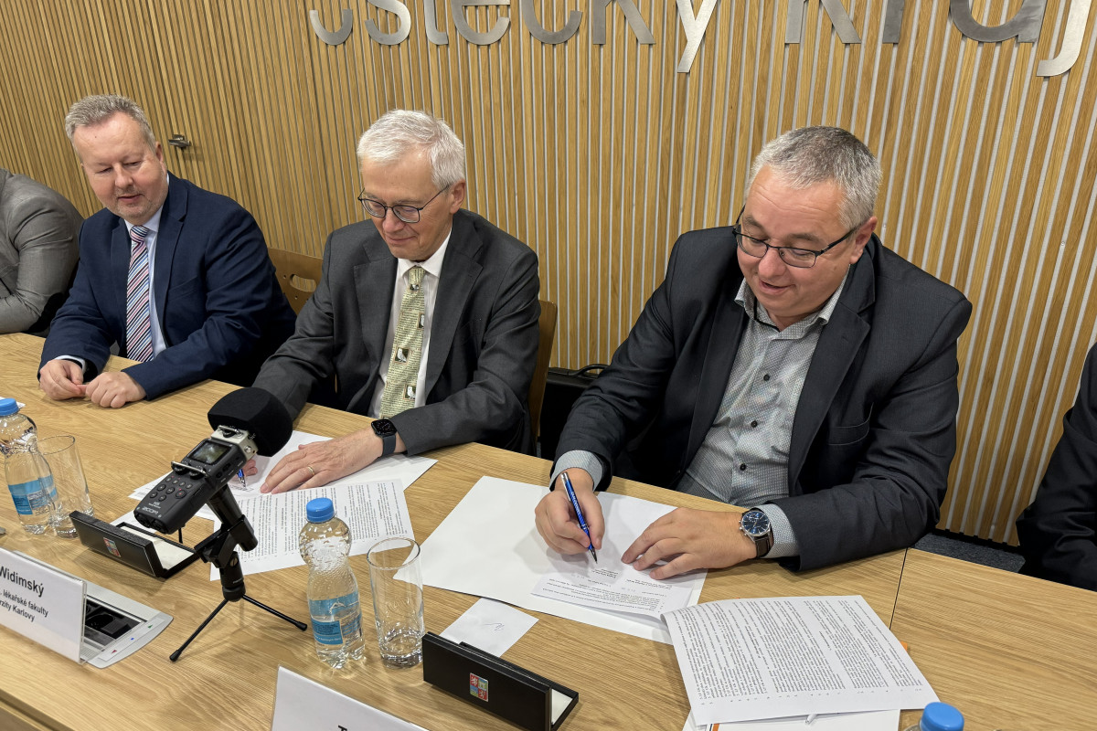 Krajská zdravotní a pražská lékařská fakulta se zavázaly ke spolupráci