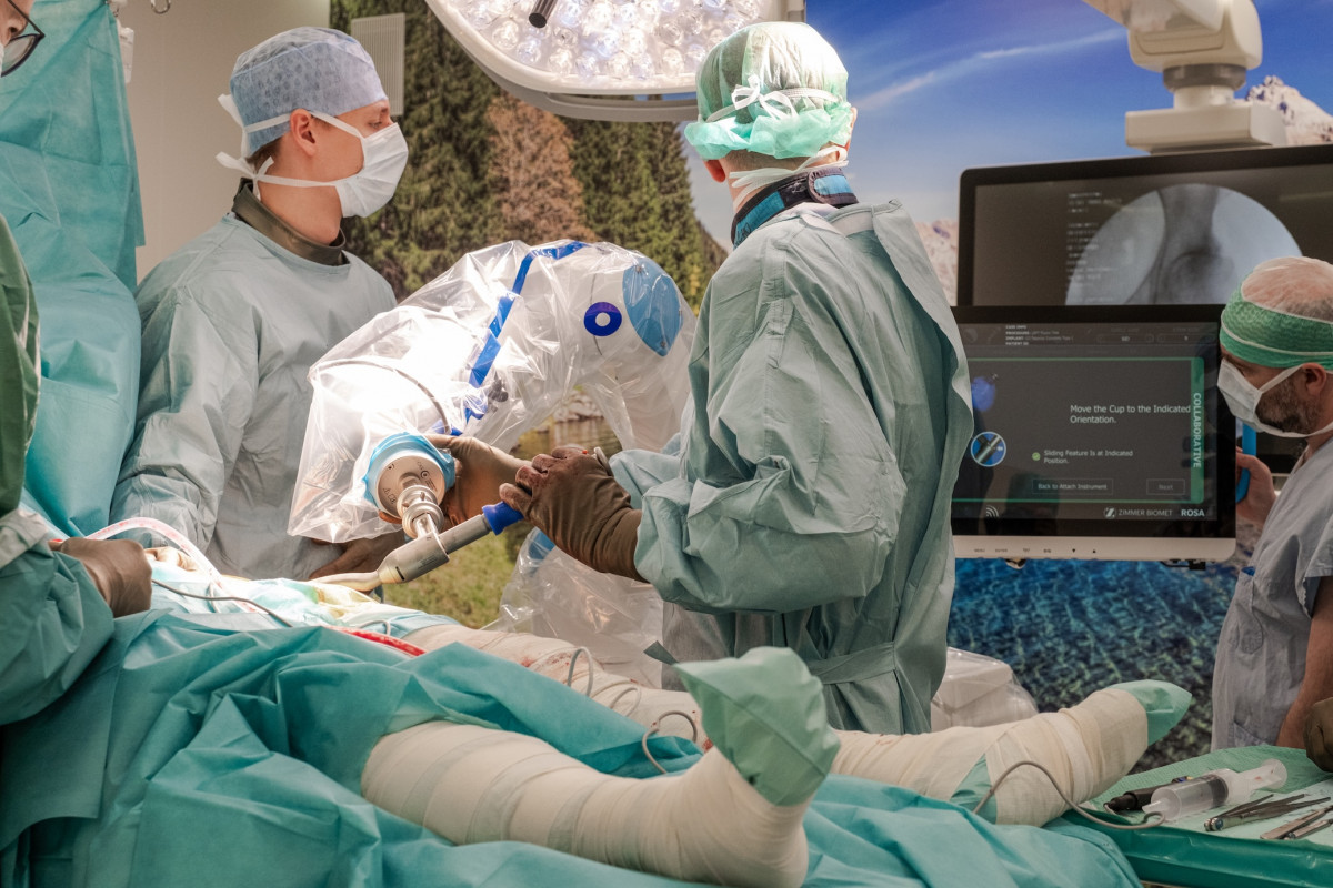 Nemocnice České Budějovice: Robotická asitence výměny kloubu