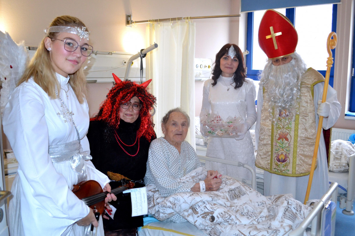 Mikuláš nezapomněl na pacienty nemocnice ve Valašském Meziříčí
