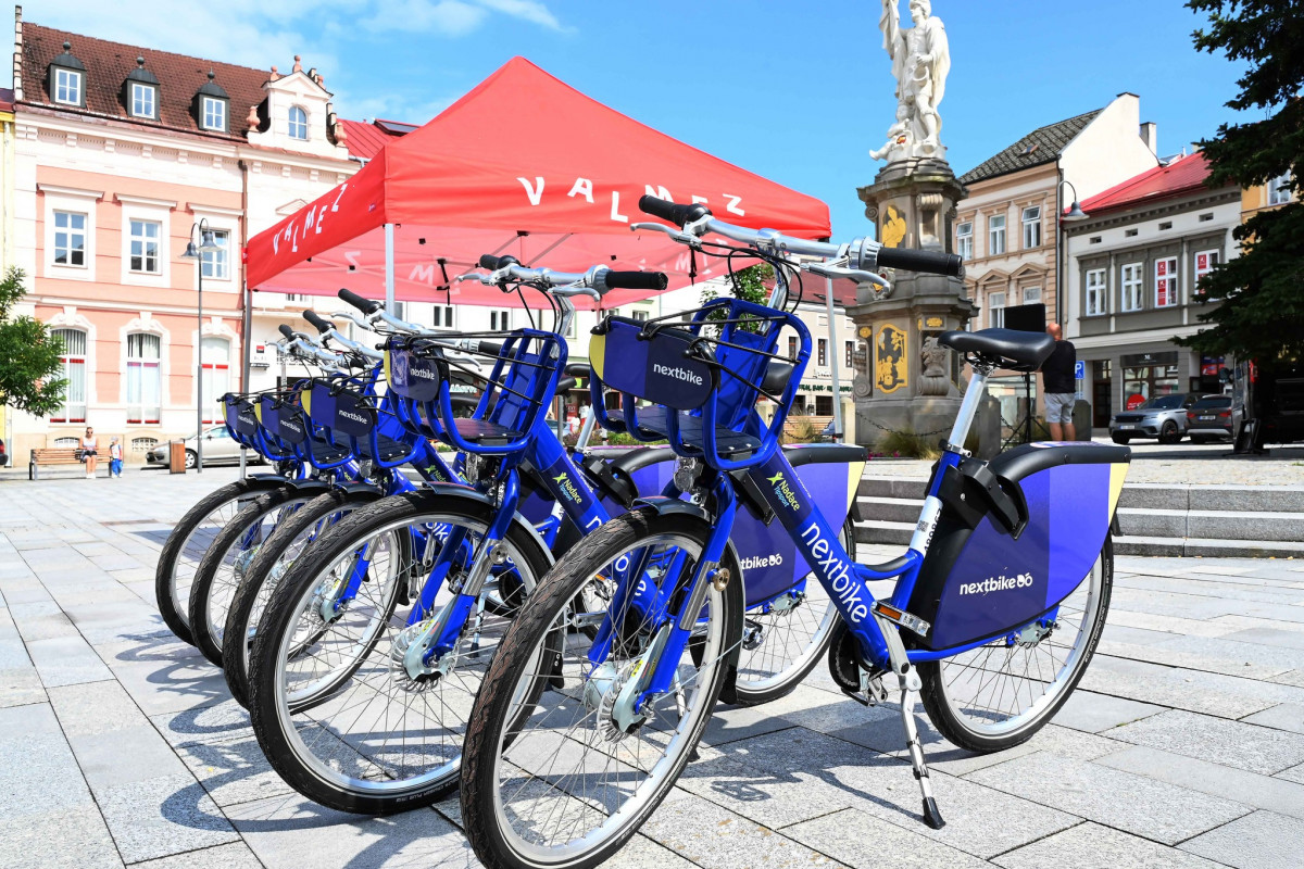 Pilotní projekt sdílených kol na Valašsku potrvá rok