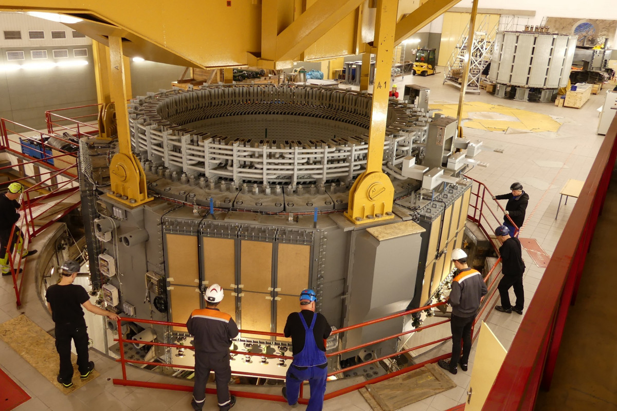 Dlouhé stráně: 280tunový stator a 410tunový rotor už jsou zpět