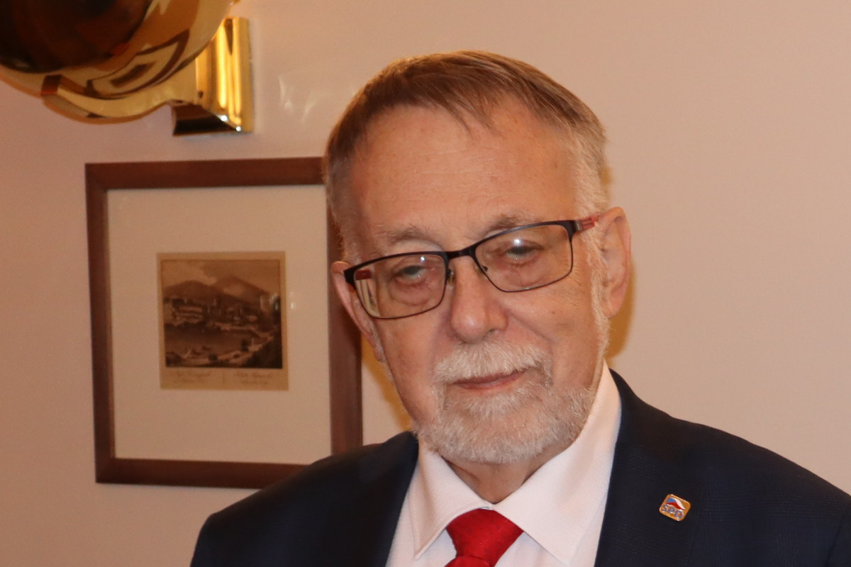 Jaroslav Bašta: Zrada černého pěšce Jaroslav Bašta: Zrada černého pěšce
