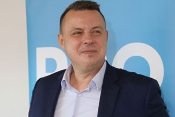 Absolutní arogance mezi naší politickou špičkou. Rajchl udeřil Absolutní arogance mezi naší politickou špičkou. Rajchl udeřil