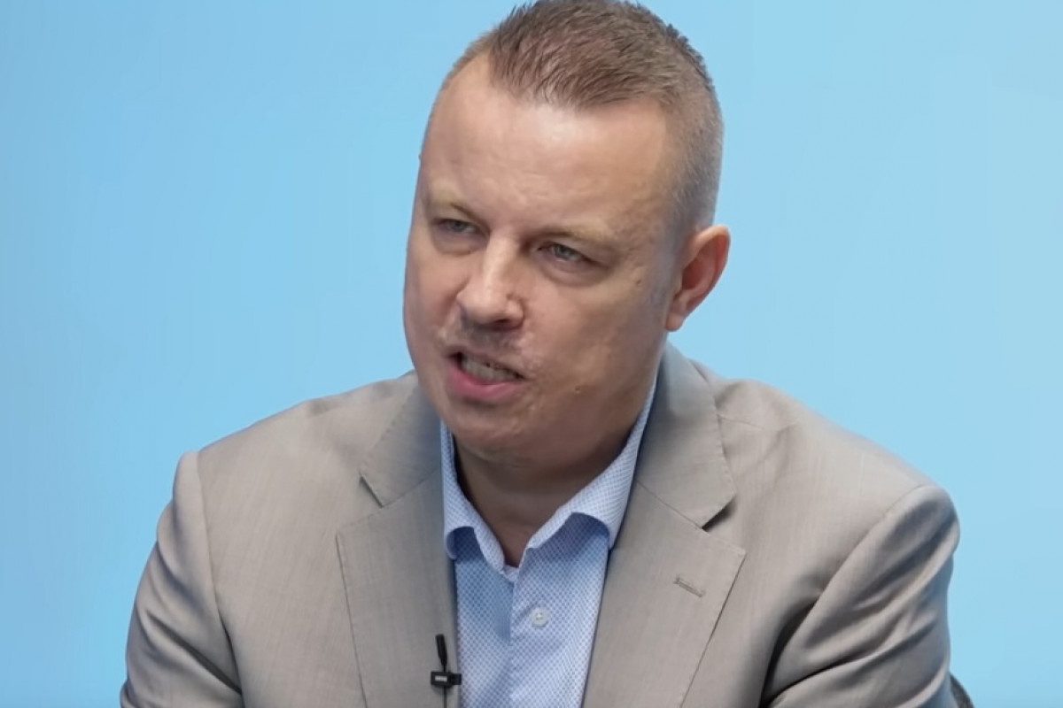 Rajchl čelí útoku na rodinu, mluví o bezprecedentním zásahu Rajchl čelí útoku na rodinu, mluví o bezprecedentním zásahu