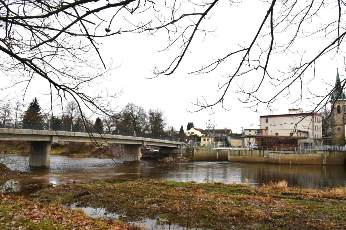 Most přes řeku Jizeru v Přepeřích otevřen řidičům i cyklistům Most přes řeku Jizeru v Přepeřích otevřen řidičům i cyklistům