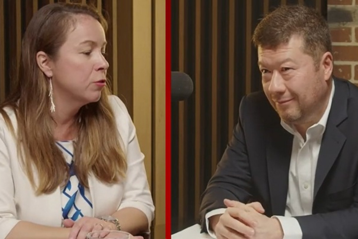 Sundal vlajku a rozvířil vlny. Okamura v klidu, Šebelová v šoku Sundal vlajku a rozvířil vlny. Okamura v klidu, Šebelová v šoku