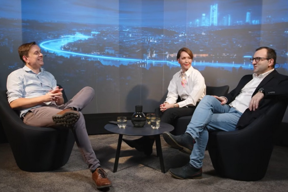 Kdo tahá za nitky na Hradě? Ztráta morálního majáku a „atomovka“