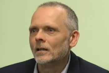 Každá generace potřebuje nějakou revoluci. Ale... Každá generace potřebuje nějakou revoluci. Ale...