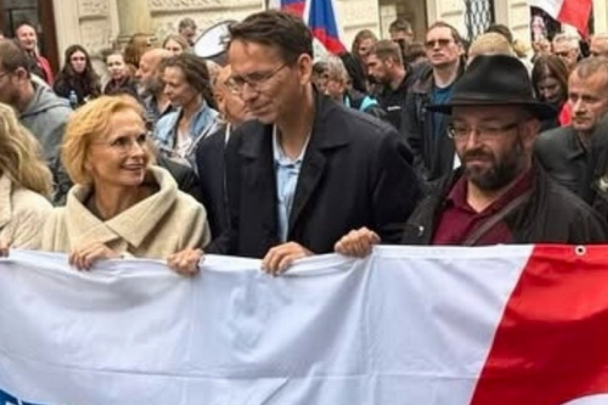 Konečná burácela na Hradě: Prezident selhal, lidé žádají mír