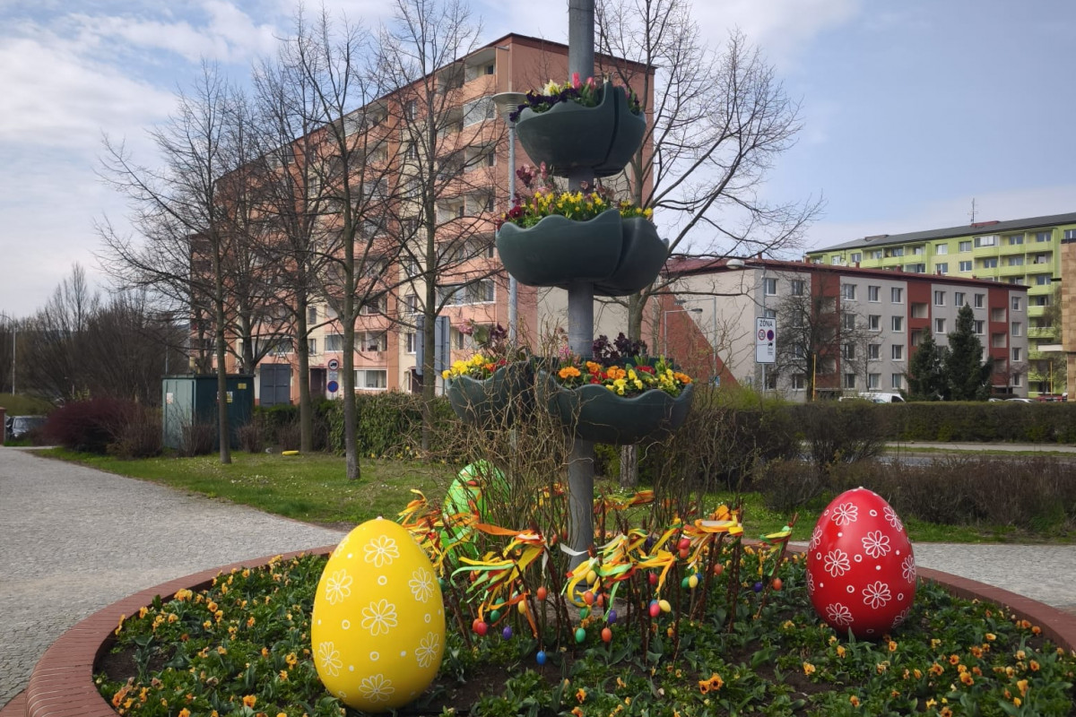 Otrokovické náměstí ve velikonočním kabátě