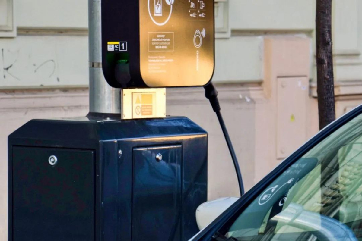 Veřejné osvětlení jako dobíjecí stanice pro elektromobily