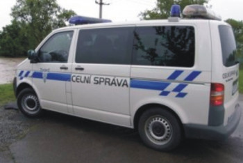 Celníci chytají na silnicích dlužníky Celníci chytají na silnicích dlužníky