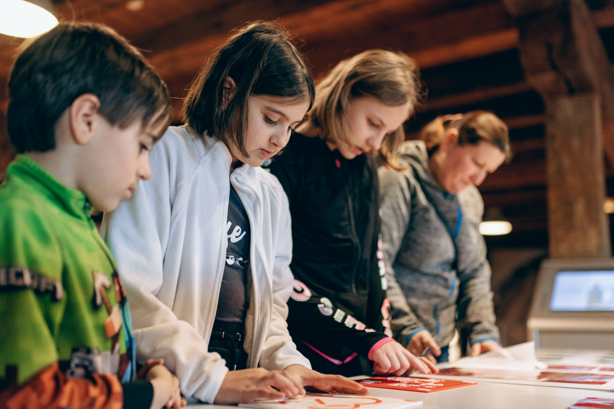 Láska je věda: Proč pavouci nosí kořist a lidé čokoládu