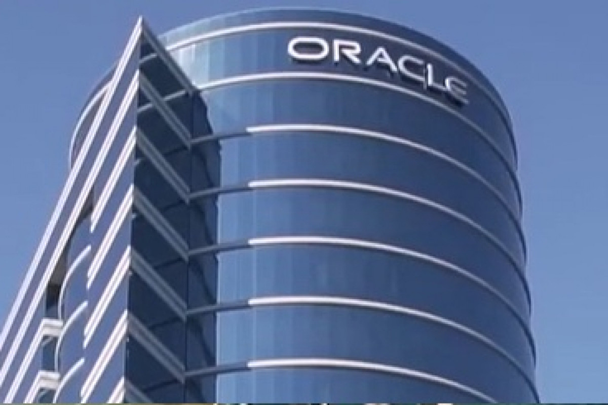 Oracle, OpenAI a dluh. Proč trhy náhle vidí v AI riziko Oracle, OpenAI a dluh. Proč trhy náhle vidí v AI riziko