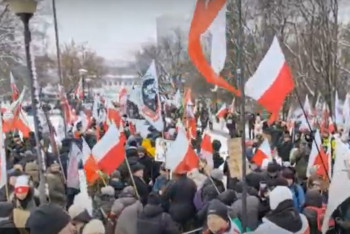 Poláci demonstrovali proti účasti Poláků ve válce na Ukrajině Poláci demonstrovali proti účasti Poláků ve válce na Ukrajině