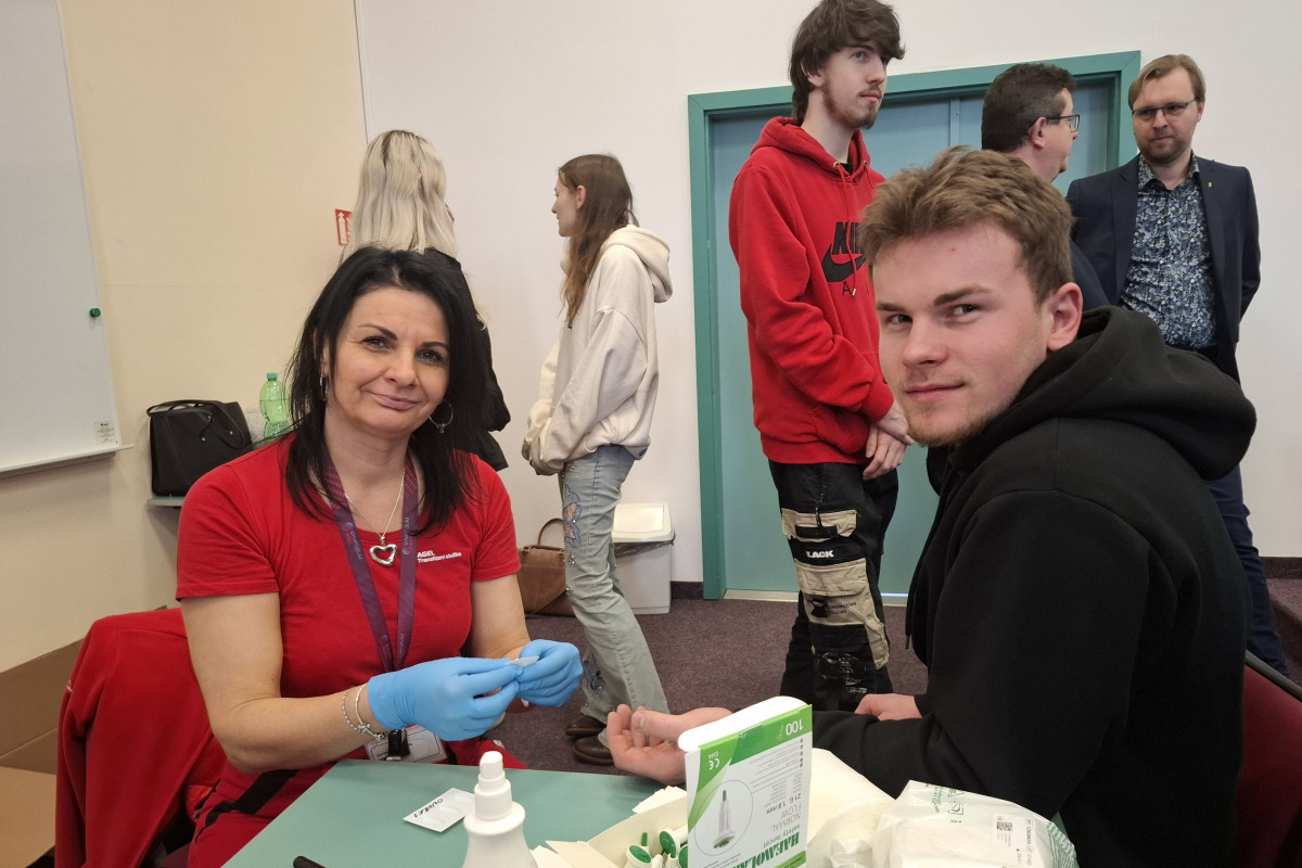 Škola se změní v transfuzní stanici