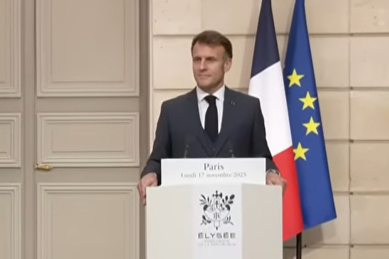 Macron vysvětlil, proč by se Evropa měla zapojit do dialogu s Ruskem