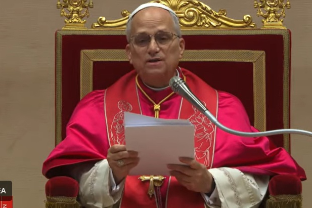 Americký papež Lev XIV. ostře kritizuje západní válečné štváče